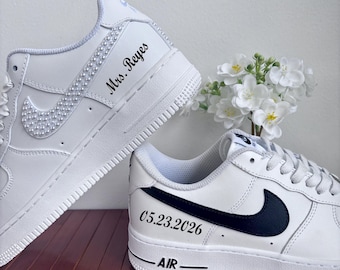 Personliga bröllopsskor/Anpassa brudparets pärlbröllopsskor AF1 / Pärlbejeweled Airforce-skor / Pärlsilkesbrudskor