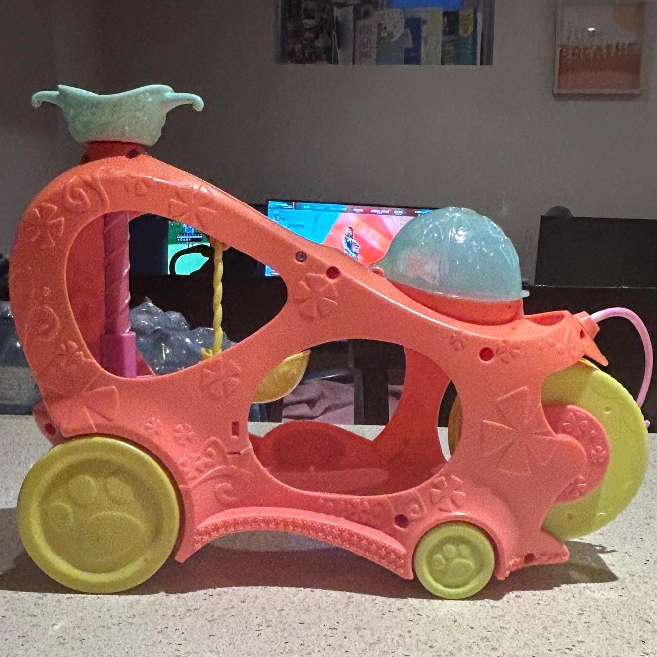 Littlest Pet Shop Paw Power Cruiser Car Hamster Wheel Playset
