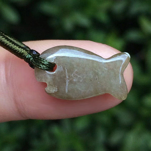 Mini pendentif poisson en jade (dernier modèle, vente pour imperfections)