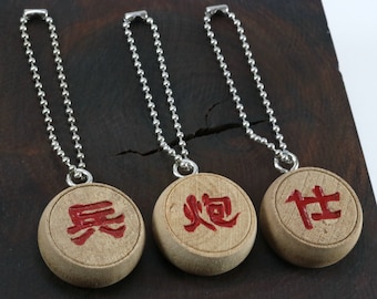 兵/炮/仕 rood - Chinese houten schaakbedel met kogelketting oud stuk gerestyled (aanbieding voor één)