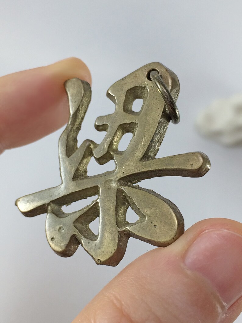 梁 Leung Chinese Surname Old Metallic Charm / Pendant 10g zdjęcie 3