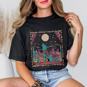 Southwestern Coyote Howling at the Moon T-Shirt Vintage Style Southwestern Tourist Shirt Desert Coyote Shirt Western coyote shirt