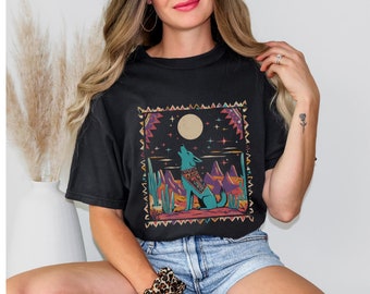 Southwestern Coyote Howling at the Moon T-Shirt Vintage Style Southwestern Tourist Shirt Desert Coyote Shirt Western coyote shirt