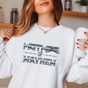 Mutter der Mayhem Sweatshirt Alt Rocker Mom Heavy Metal Punk Rock Mom Muttertag Gothic Rocker Mom Shirt Coole Mom Sweatshirt Geschenk für Mom