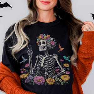 Skelet vredesteken bloem shirt bloemen skelet T-shirt Boho Halloween Tee hippie schedel grafisch shirt dag van de doden retro skelet shirt