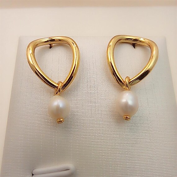 Orecchini pandora con perle coltivate d'acqua dolce trattate