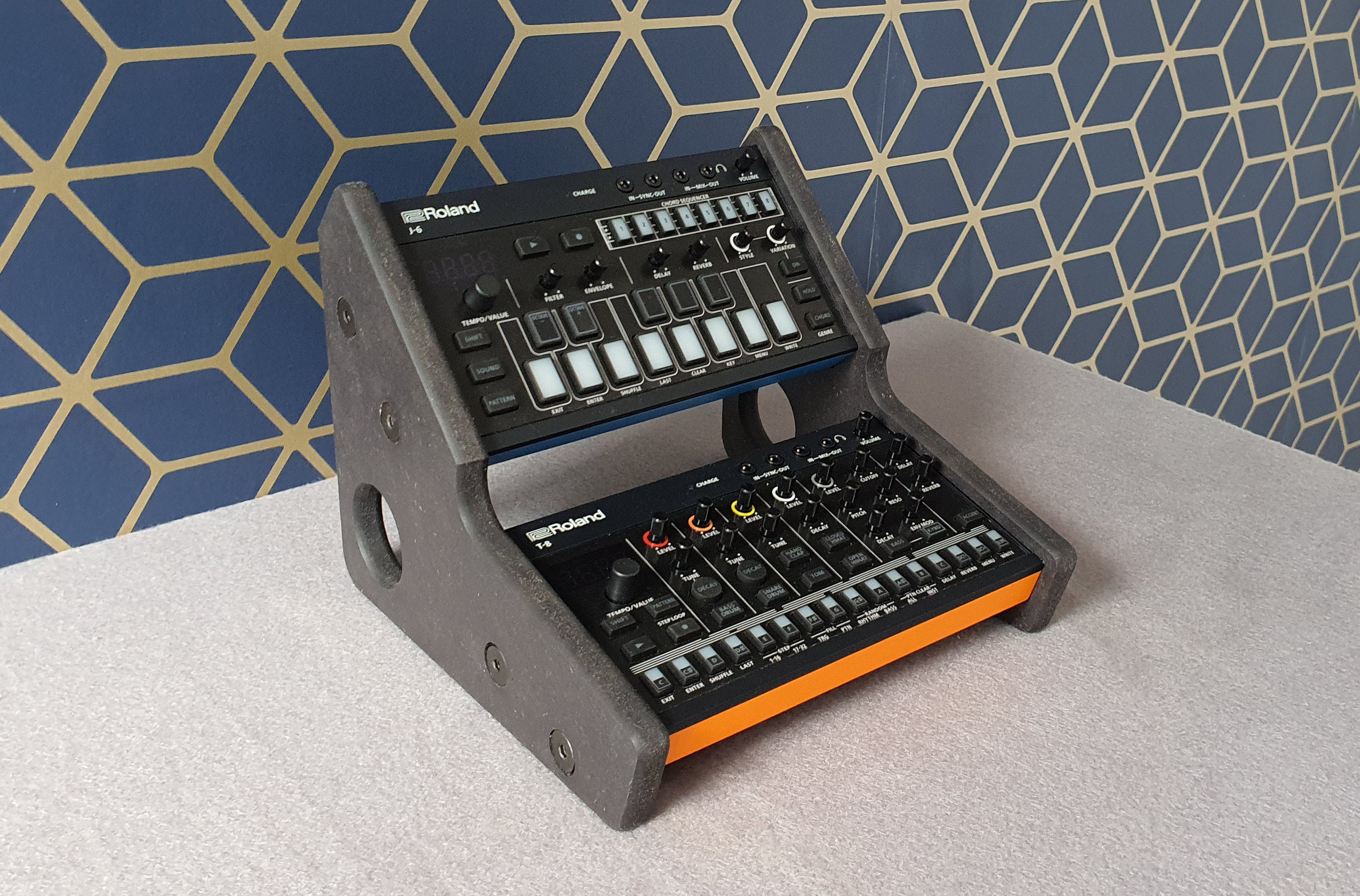 Roland Aira Compact S1 J6 T8 E4 - Synths And Woodのブラック