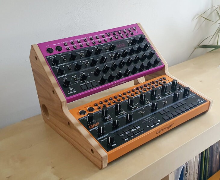 Dreadbox + Behringer + ケーブル26本+木製ラック Behringer Crave, Edge & Spice - Oak Veneered Dual MDF Stand From