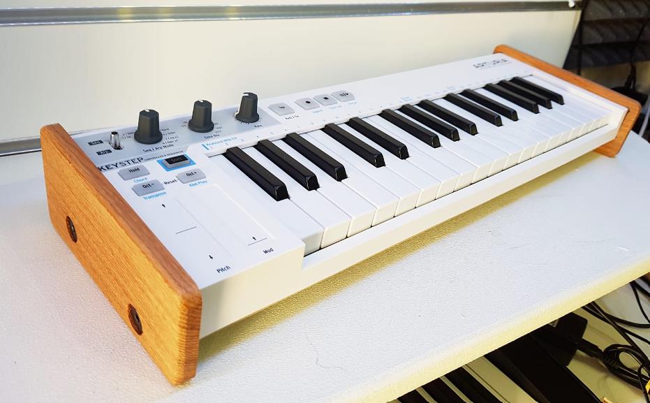 Arturia Keystep 32 Keys Solid Oak End Cheek Stand From
