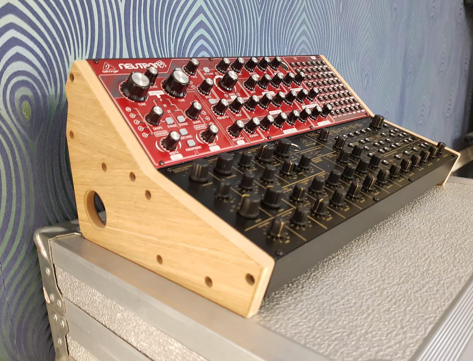 Oak Veneered Dual Stand for Behringer Model D, Pro One, K2 and Neutron