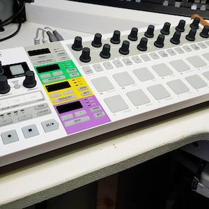 Soporte Arturia Beatstep Pro Oak de roble macizo de Synths And Wood