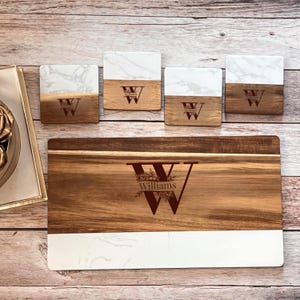 Personalisiertes Marmorholz-Charcuteriebrett, benutzerdefiniertes Käsebrett, Firmengeschenk, Hochzeitsgeschenk für das Paar, Brautdusche, Abschlussgeschenk