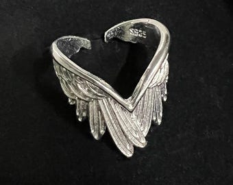 Anello con ali d'angelo placcato in argento sterling: gioiello unisex regolabile