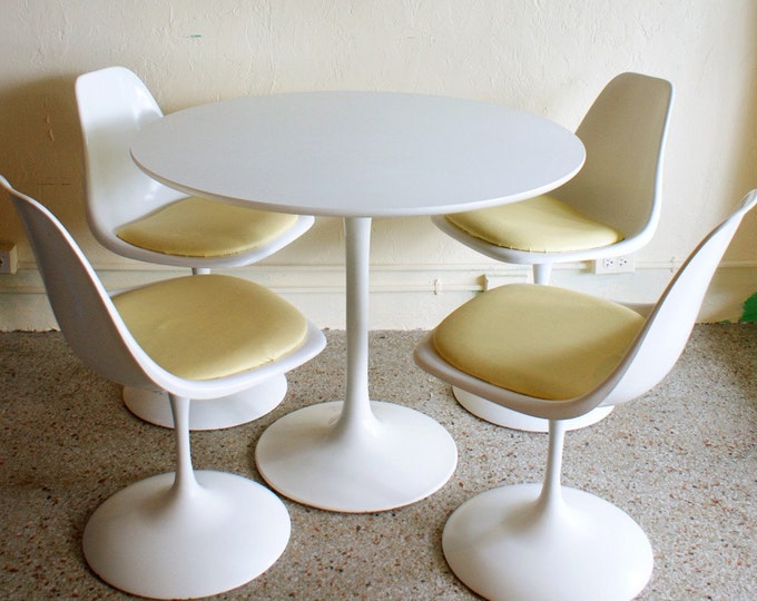 Vintage Saarinen Style White Tulip Dining Set of 4 Swivel Chairs and