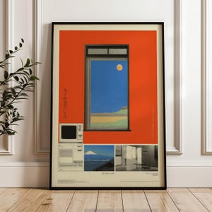 Op de afbeelding: Ingelijste kunstafdruk met een retro-illustratie. Het kunstwerk toont een raam met een blauwe lucht, een gele zon en een landschap. Daaronder een vintage computer en kleinere afbeeldingen. De achtergrond is fel oranje. De lijst is zwart.