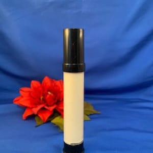 Organic Foundation | Natural Liquid Foundation in EXTRA LIGHT with Hyaluronic Acid  Acne Safe Makeup Vegan Makeup |Cruelty Free