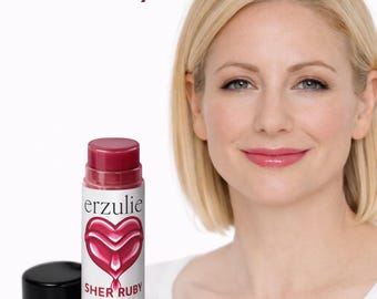 Brillo labial Erzulie Tropical Berry High Shine – Tono rosa rubí
