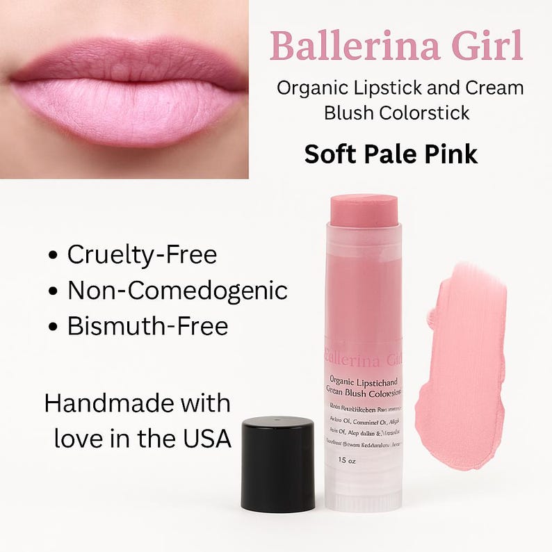 Puede incluir: Un colorete en crema rosa en un tubo giratorio con el nombre de la marca "Ballerina Girl" y el texto "Organic Lipstick and Cream Blush Colorstick" y "Soft Pale Pink". El tubo es de 1,5 oz y el producto es libre de crueldad, no comedog&eacute;nico y sin bismuto. Est&aacute; hecho a mano con amor en los Estados Unidos.