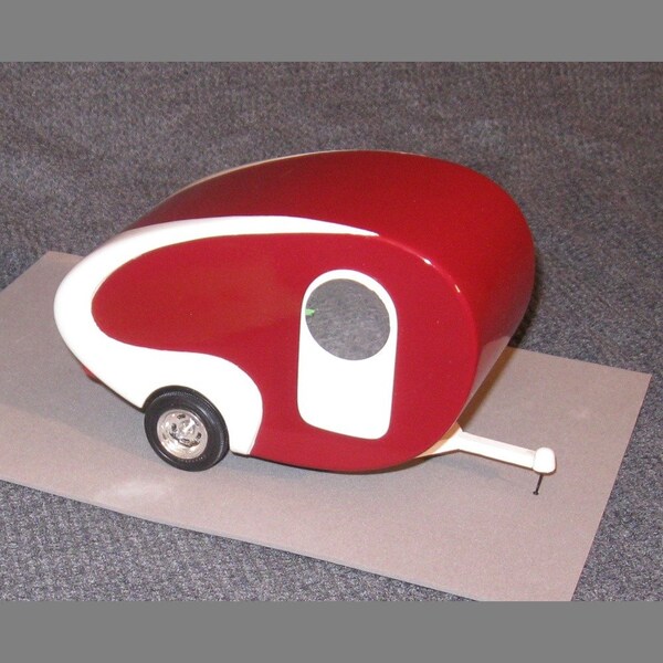 Tear Drop Trailer Miniature in Red/White