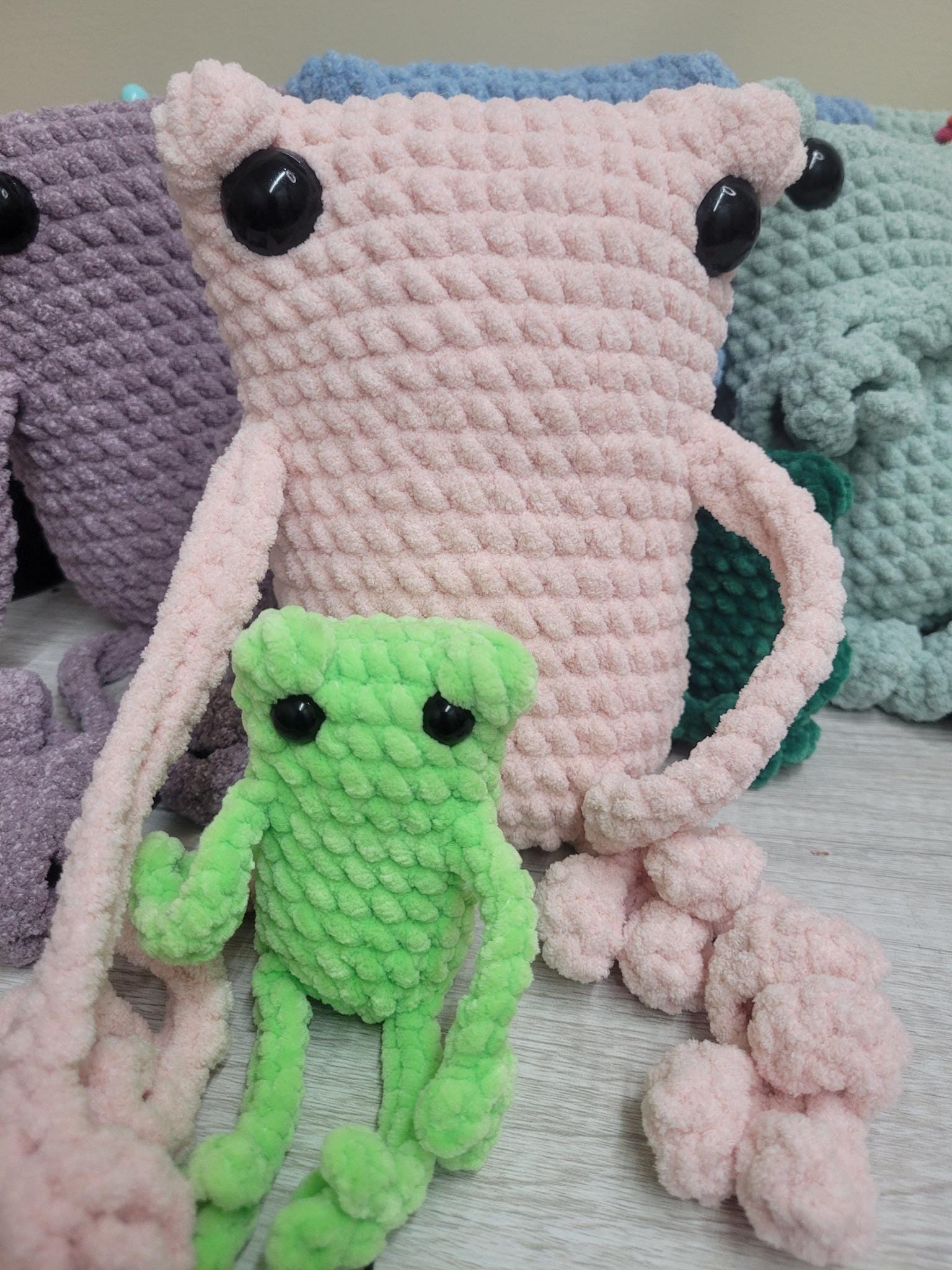 24 Leggy Frog Crochet Patterns to Charm Kids and Frog Fans 18 Large Leggy Frog Crochet