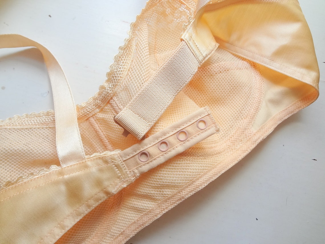 Vintage 40s Pinup Bra 1940s Peach Satin Pinup Bra Bralette Etsy