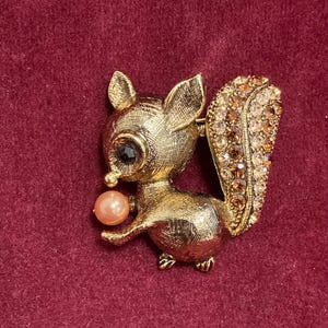 Vintage Squirrel Gold Tone Rhinestone Pearl Brooch Pin