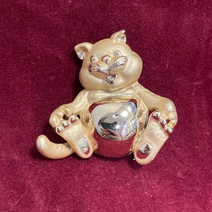 Vintage AJC Happy Cat Gold Tone Brooch