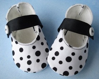 Mary Jane Baby Shoes Sewing Pattern with Ribbon Strap and Hook and Loop Fastener Closure - PDF ePattern