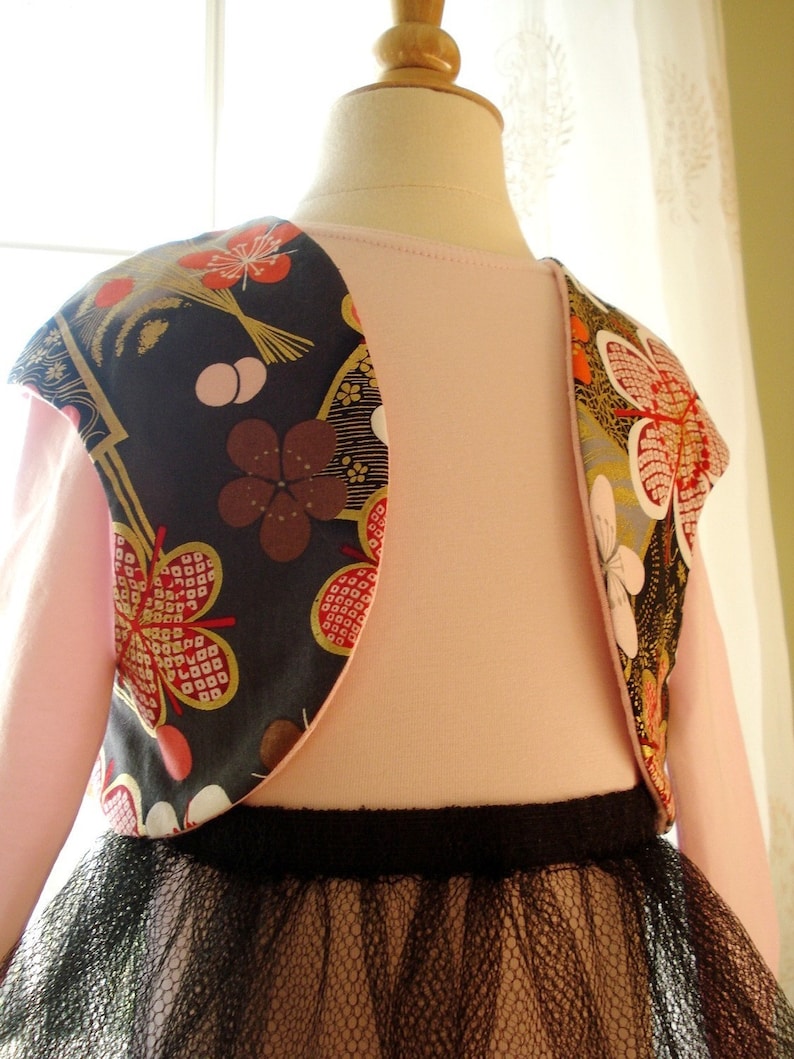 SALE PDF e-Pattern Girl's Reversible Bolero Shrug 5 sizes 1 to 5 years Sewing Pattern image 4