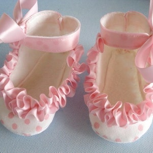Baby Shoes Booties with Ruffled Ribbon Sewing Pattern PDF ePattern image 2