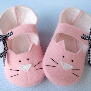 SALE PDF ePATTERN Precious Kitty Baby Booties Shoes Sewing Pattern image 1