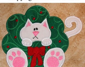 Christmas Kitten (Cat) in Wreath  --  Machine Embroidery applique design