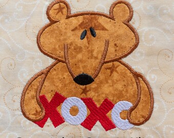 XOXO を持ったテディベア フランク アップリケ 刺繍機デザイン 4x4 フープサイズ 即時ダウンロード