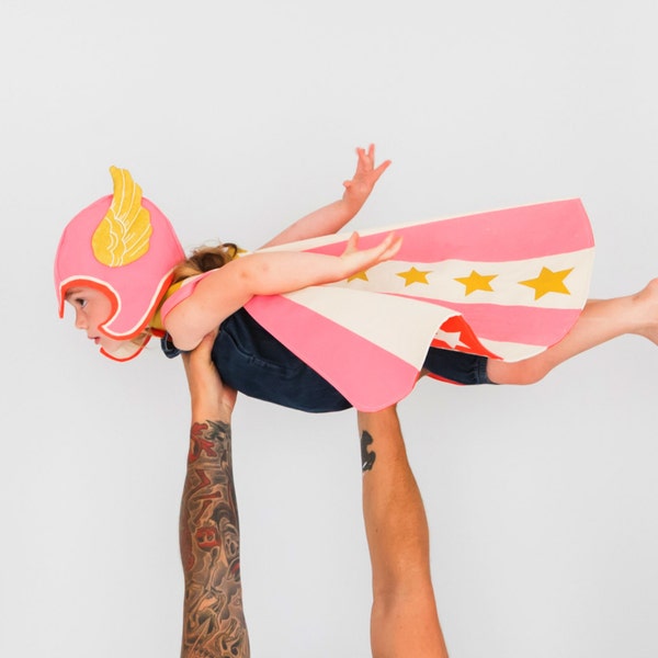 Superheld kostuum in roze, Fly Girl kostuum, vliegende superheld, superheld Cape, gevleugelde hoed, cadeau voor sterk meisje, vakantiecadeau,