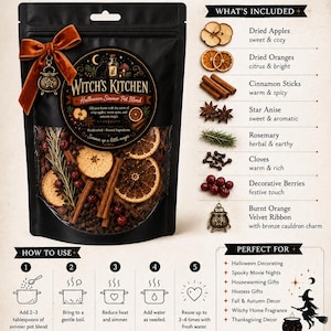 Pu&ograve; includere: Una busta nera di miscela per pentola a fuoco lento Witch's Kitchen Halloween contenente fette di mela e arancia essiccate, bastoncini di cannella, anice stellato, rosmarino, chiodi di garofano e bacche, con un nastro di velluto arancione e un ciondolo.