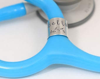 Stethoscoop naamplaatje, stethoscoop charme, stethoscoop ID tag, stethoscoop ID ring, gepersonaliseerde stethoscoop naamplaatje, verpleegkundige graduatiegift