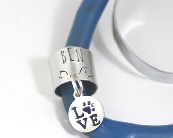 Etiqueta de identificación de estetoscopio - Anillo de identificación de estetoscopio veterinario - Regalo de veterinario - Encanto de estetoscopio de veterinario - Etiqueta de nombre de estetoscopio personalizada - Regalo de VT