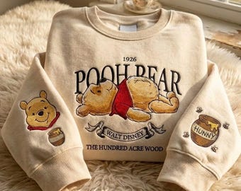 Felpa girocollo ricamata "The Hundred Acre Wood" del 1926, per gli amanti degli orsi, regalo perfetto per chi ama la famiglia.