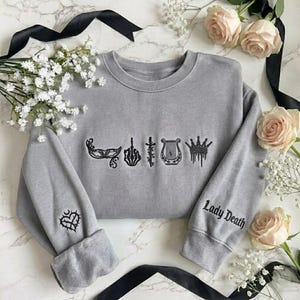 Camisa bordada gótica oscura, sudadera bordada de magia negra, sudadera con capucha para amantes de la fantasía, regalo para los amantes de la moda, top bordado