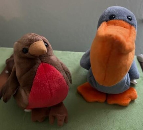 Rare Tush Tage Error for TY Robin Bird (March 20th, 1997 B-day on heart) —with a Tush Tag Error of 1998! Scoop is included for fun.