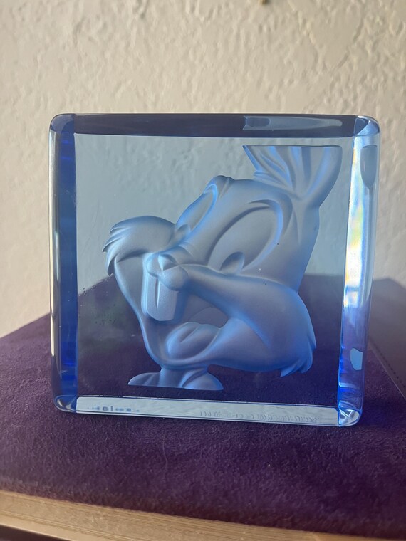 Buggs Bunny Limited Edition 0128/2500 24pct Crystal Paperweight (Surface Scratch)