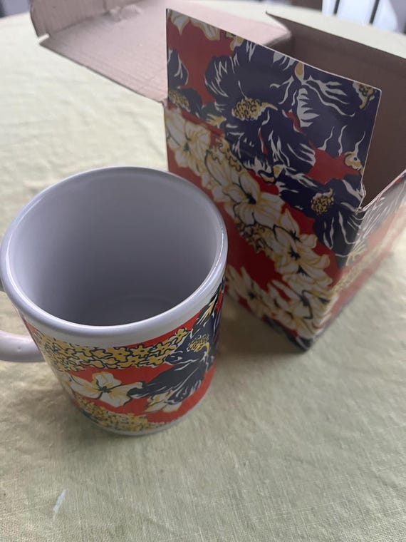 Hilo Hattie Hawaii Coffee Mug w/ Box