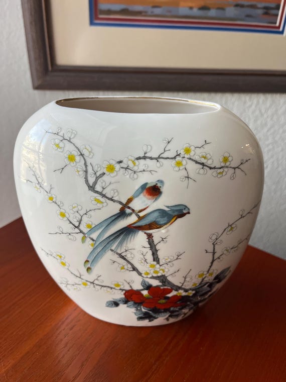 Porcelain hand-painted vase oval made in Japan