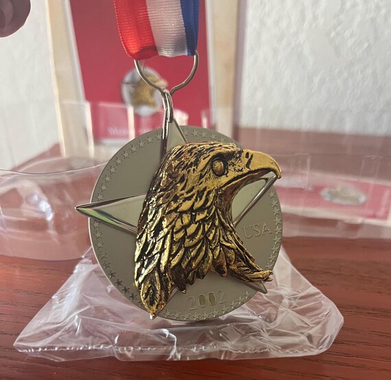 Medal For America 2002 Hallmark Kepsake Ornament