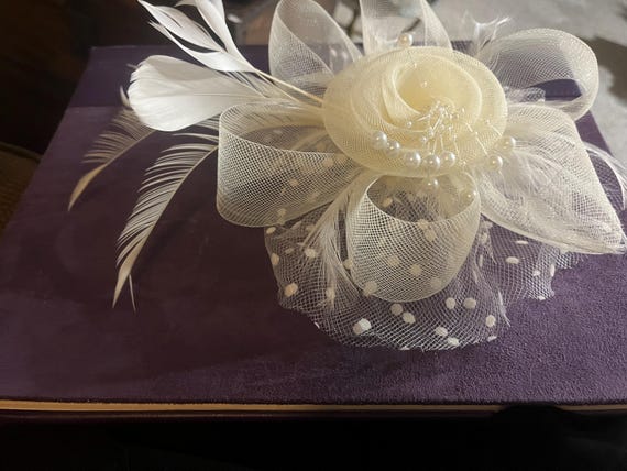White Fancy Hairclip Hat, Cocktail Party Hat, Bridal Hair Accessory