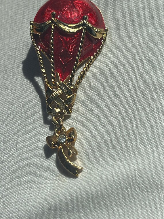 Vintage Avon Hotair Ballon Red Enamel and Gold Tones Aprox 2.5”