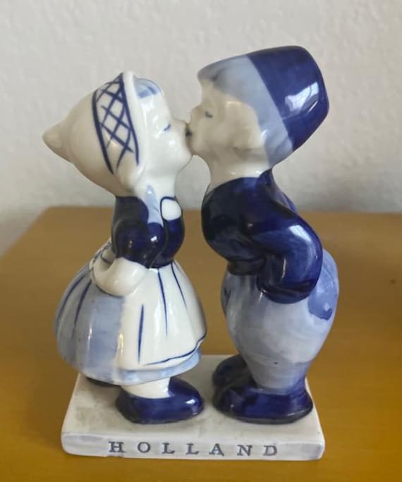 Delft Kissing Cousins