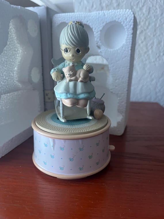 The Purr-fect Grandma Enesco 1989 Actio Musical Grandma is perfect the box is not.