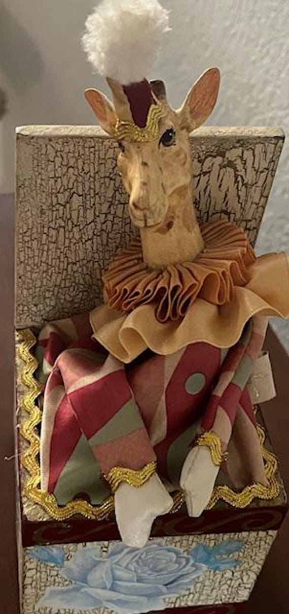 Rare Katherine's Collection Giraffe Music Box