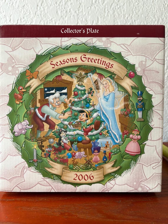 Disney’s Christmas Through the Years (2006) Plate, Featueinf Pinocchio 1940 W/ Box and Stand